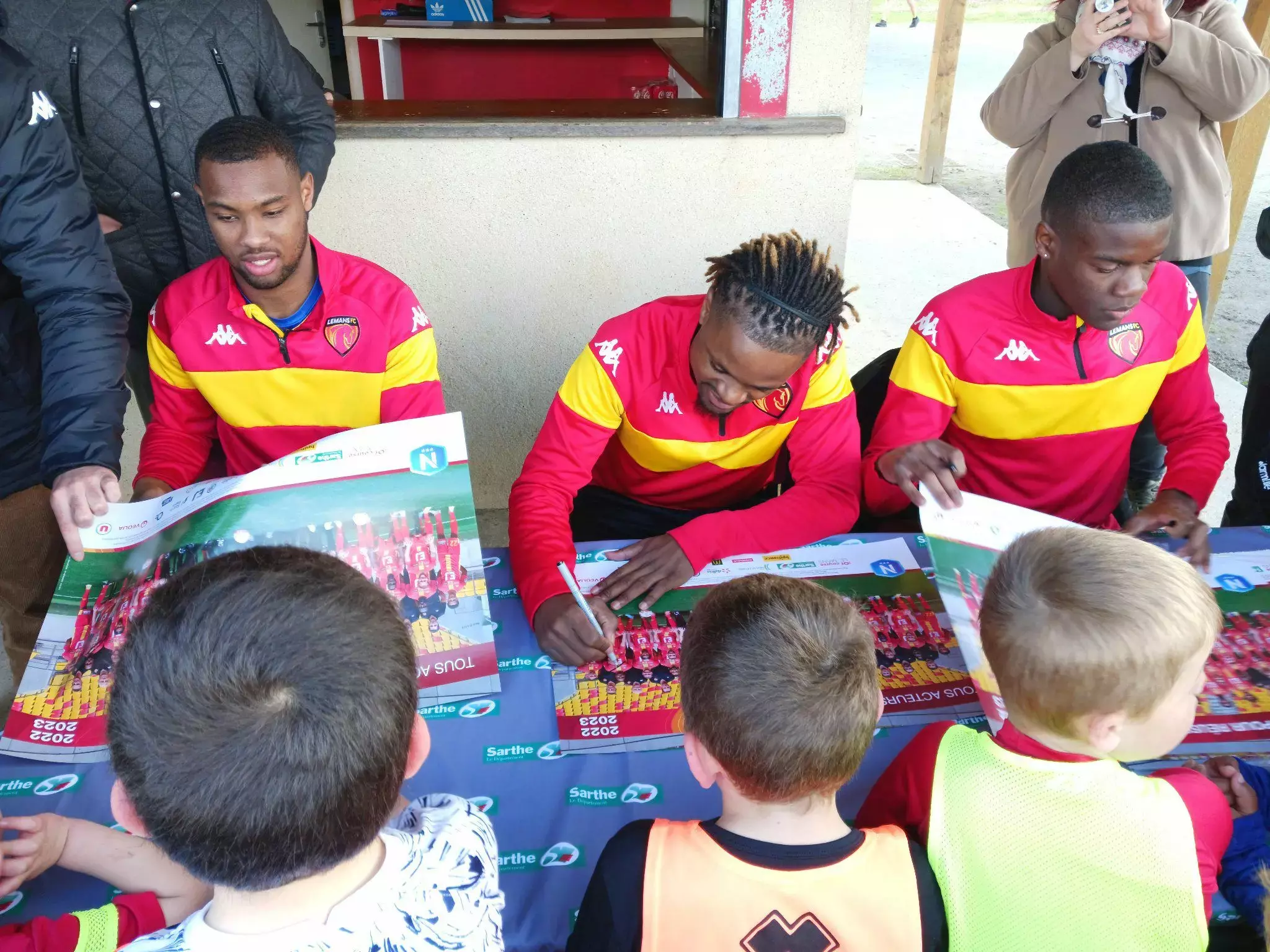 Football un entra nement avec les pros pour les jeunes de Breil